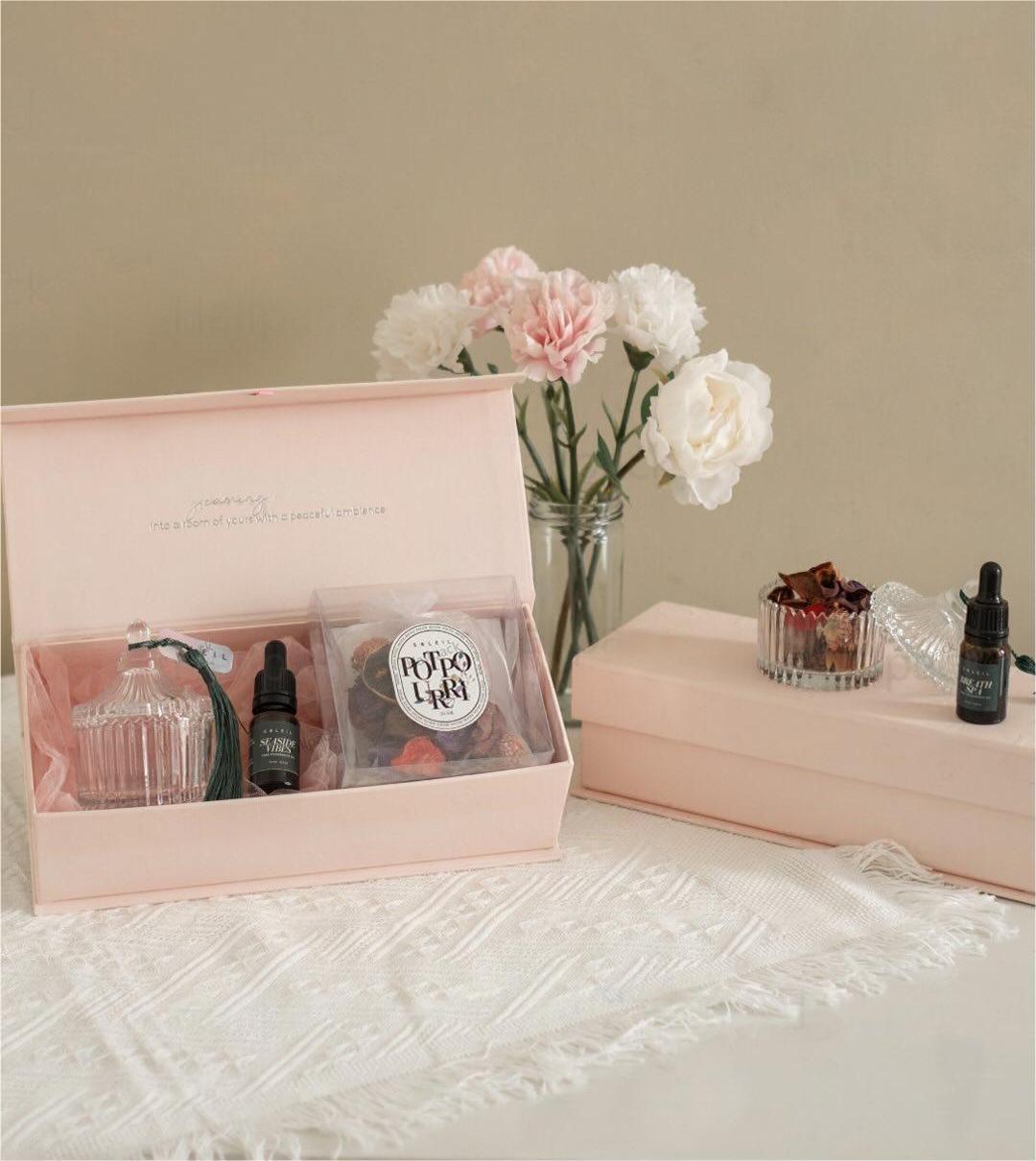 small paper gift boxes